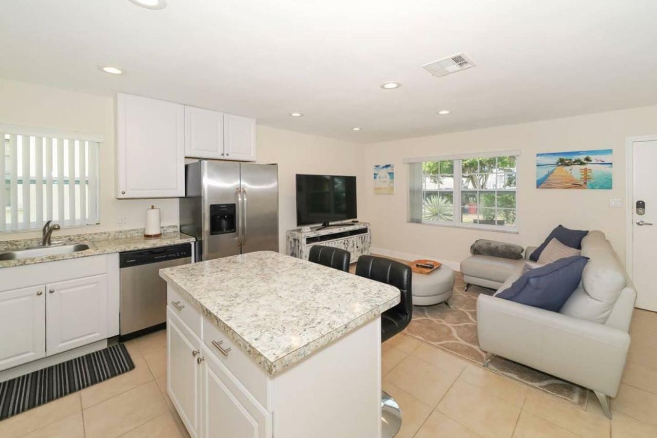 Lovely Cottage - Close To Siesta, Shops & Dining Sarasota Buitenkant foto